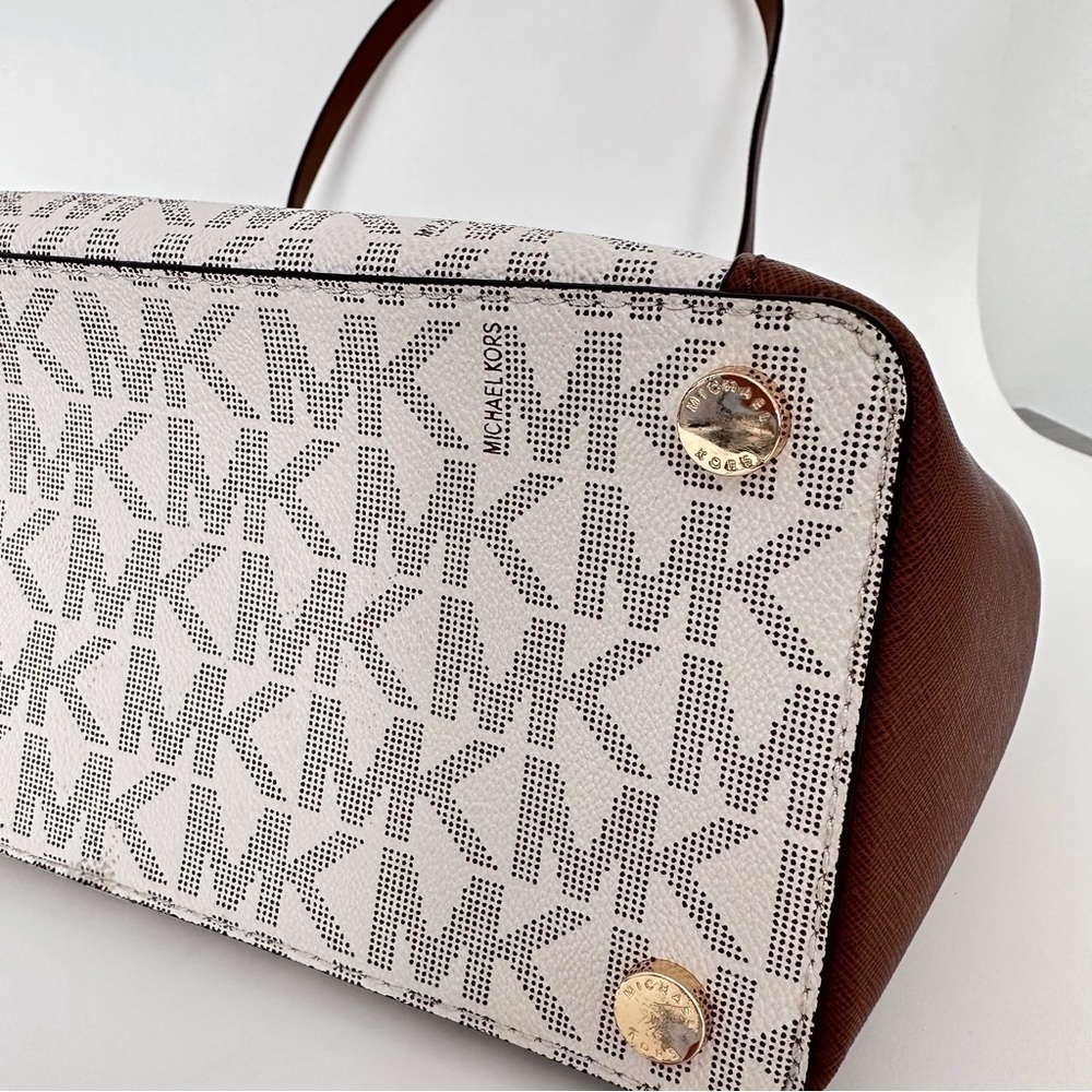New Michael Kors Maddie Signature Tote  Carryall Bag in Vanilla - Picture 16 of 16